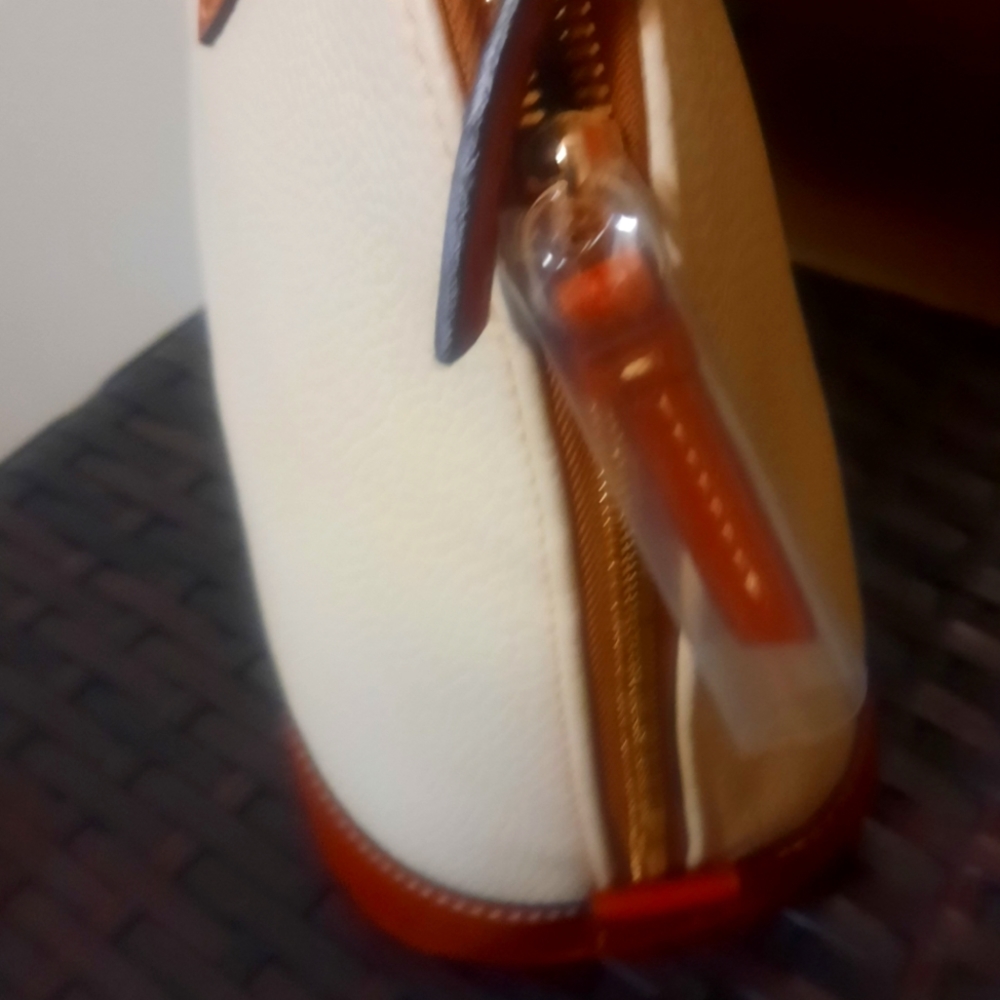 Dooney & Bourke Dome - Picture 4 of 6